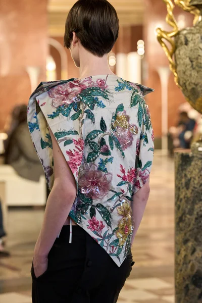 Look 76